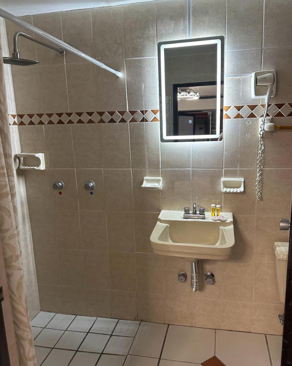 Hotel Zapotlan Ciudad Guzman Esterno foto