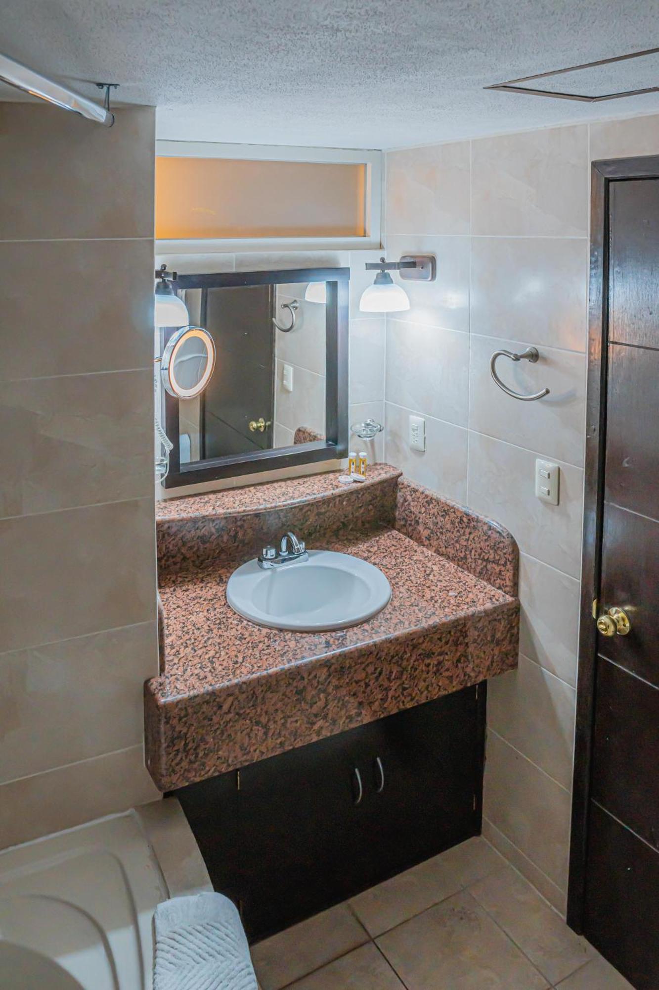 Hotel Zapotlan Ciudad Guzman Esterno foto