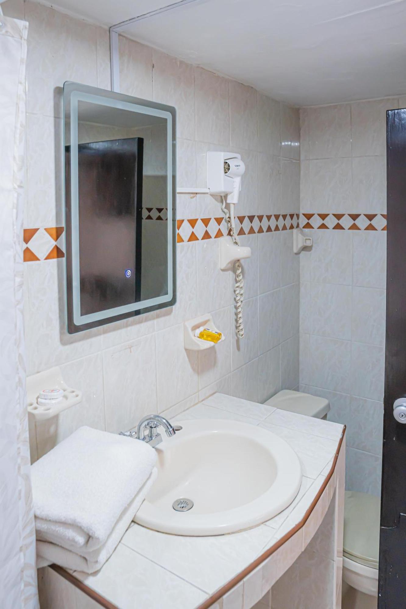 Hotel Zapotlan Ciudad Guzman Esterno foto