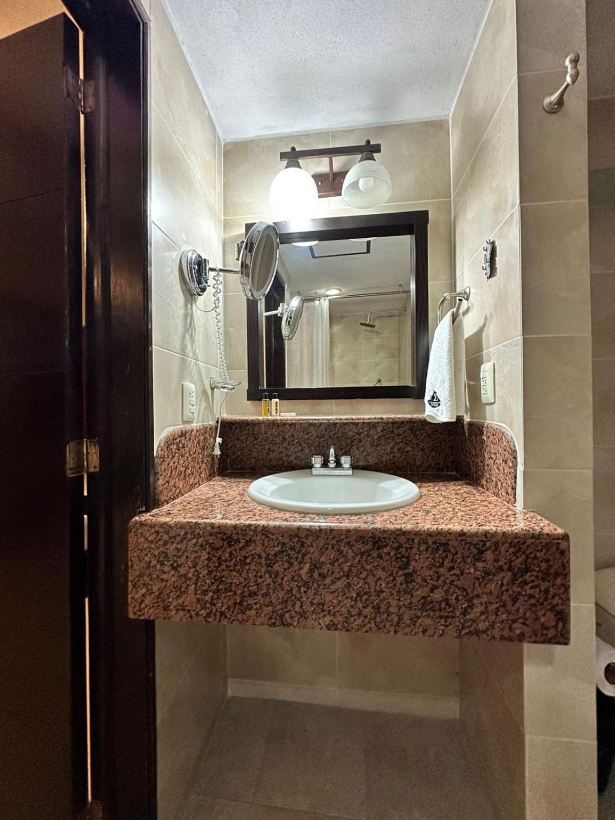 Hotel Zapotlan Ciudad Guzman Esterno foto