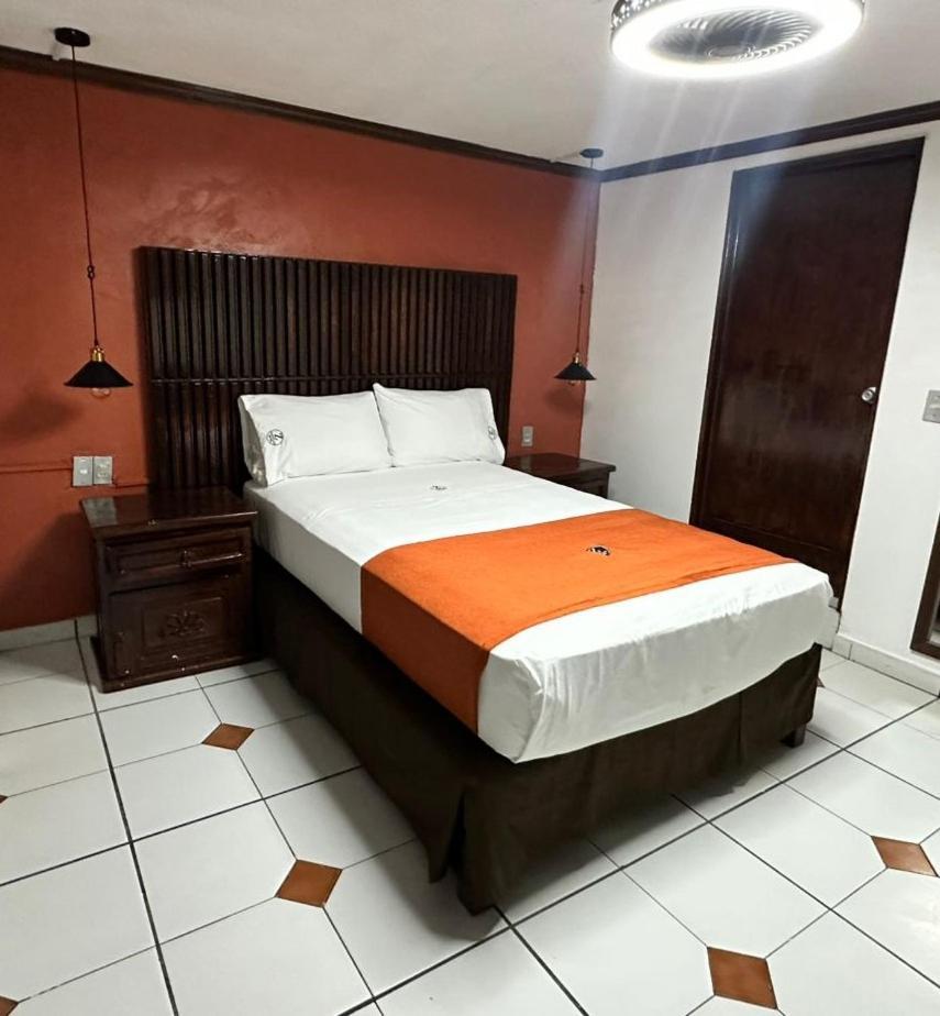 Hotel Zapotlan Ciudad Guzman Esterno foto